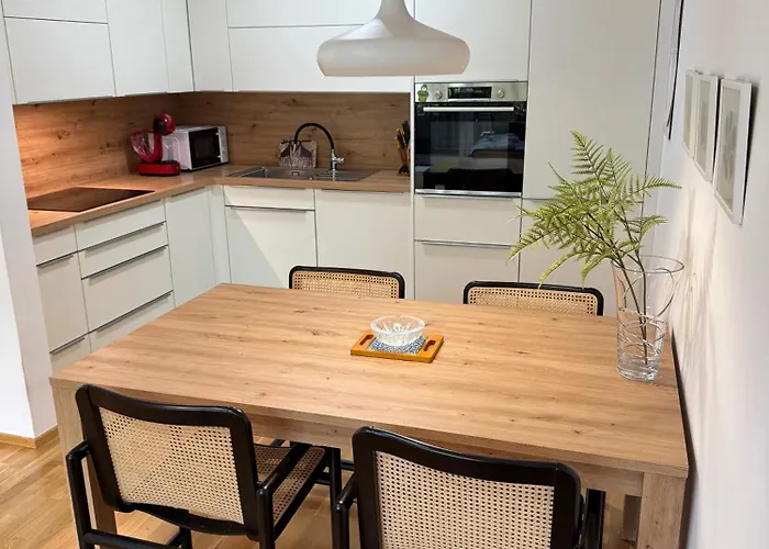 Διαμέρισμα Sunrise Den Where Mornings Shine