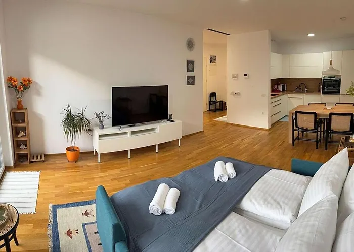 Διαμέρισμα Sunrise Den Where Mornings Shine